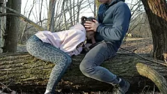 MILF de pelo carmesí chupa mi vara en el parque: una experiencia de cámara oculta
