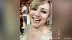 Afspelen Hete blonde vrouw Cassiana Costa wordt gek op vakantie