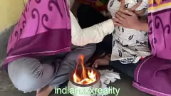 Reproduzir Experimente Hardsex apaixonado com Desi Bhabhi em voz hindi clara