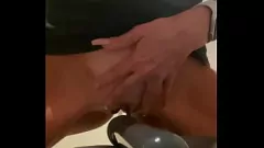 تشغيل جلسة مثليه منفردة: فتاة بيضاء تحصل على الهزاز