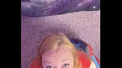 Redare Supererou curvy în cosplay devine obraznic cu o jucărie uriașă