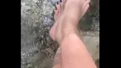 Reproducir Fetiche de pies húmedos de Aish - Sexy Indian Soles Underwater