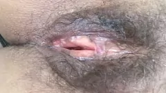 Odtwórz Exhibitionist Hairy Milf nie może mieć dość kutasa