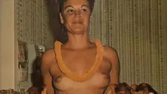 Redare Xmas lesbian retro: pornostalgie vintage cu țâțe mari și curbe naturale