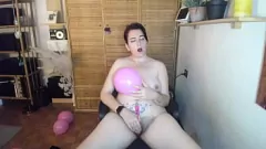 Odtwórz Napalona Milf Nicoletta Embassi i jej owłosiona cipka w orgazmie Balon z oceną X