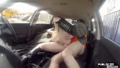 Odtwórz Chubby Driving Student dostaje samochód publiczny pieprzony przez nauczyciela w realizacji realizacji X
