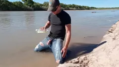 Play Public Cumshot and Pissing in Jeans on the Rio Grande