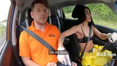تشغيل مفاجأة Hazmat: FARCORE CAR FUCK مع امرأة سمراء صغيرة