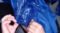 Redare Satin Fetish: Erupție de cumshot extremă în pantaloni scurți de fotbal