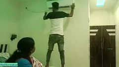 Oynat Desi karısının AC teknisyeniyle kaba ve tutkulu seksini aldatıyor!
