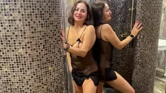Afspelen 50-jarige MILF Alina Tumanova wast poesje en pist in de douche, cuckold aanbidt en neukt haar