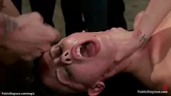 Reproduzir Peituda Brandy Aniston e Princesa Donna em uma orgia BDSM pública com dominação anal, facial e hardcore