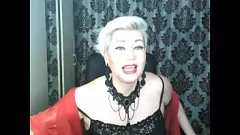 Odtwórz Przeżyj 45 minut intensywnej przyjemności z najbardziej zdeprawowaną dojrzałą dziwką przed kamerką, AimeeParadise, która oddaje się tryskaniu, sprośnym rozmowom i ekstremalnemu wstawaniu!