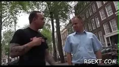 تشغيل طفل لطيف يعطي الحياة الجنسية