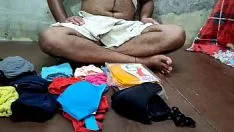 Reproducir पैंटी खरीदने गही थी तब पैसा नही था तो पैन्टी बेचने वाले अंकल चोद चोदा