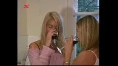 Play Flatbedpair - karen woodwind instrument and sammy jayne