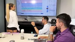 Jouer Secrétaire Latina Sexy Obtient Un Double Visage Plein De Sperme Dans Un Blowbang